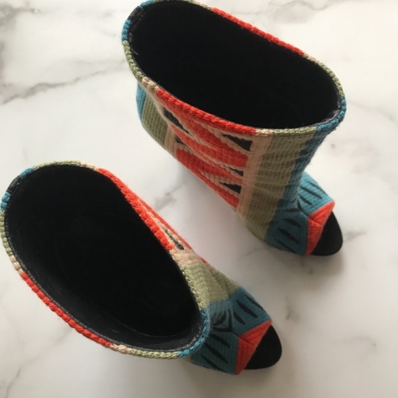 AUTHENTIC Burberry Multicolor Tapestry Bateson Peep Toe Bootie 38 - Picture 5 of 8